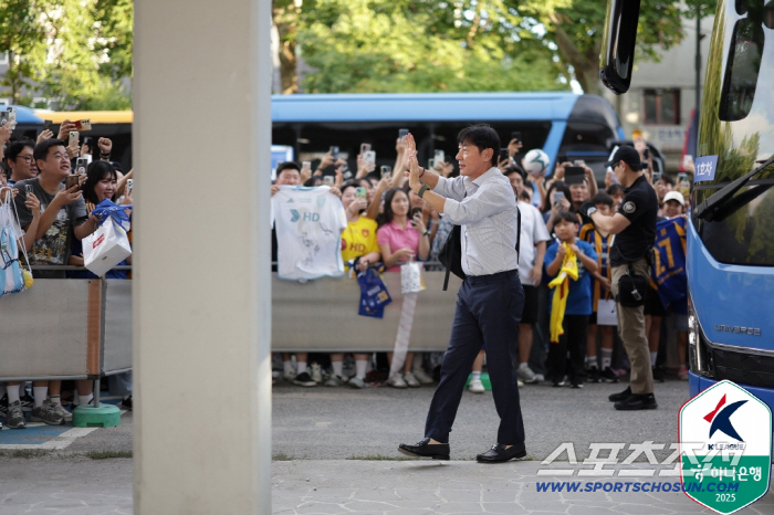 "미친 싸박 5G연속골X멀티골" 수원FC 샤프볼,신태용의 울산에 4-2승…