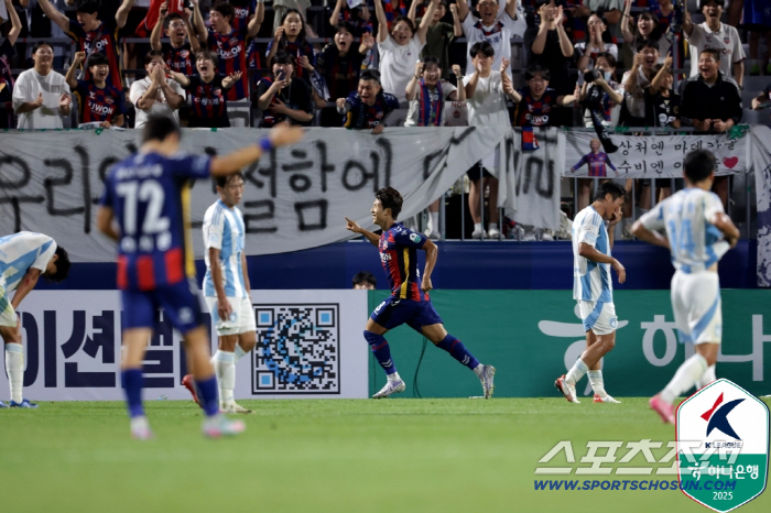 "미친 싸박 5G연속골X멀티골" 수원FC 샤프볼,신태용의 울산에 4-2승…