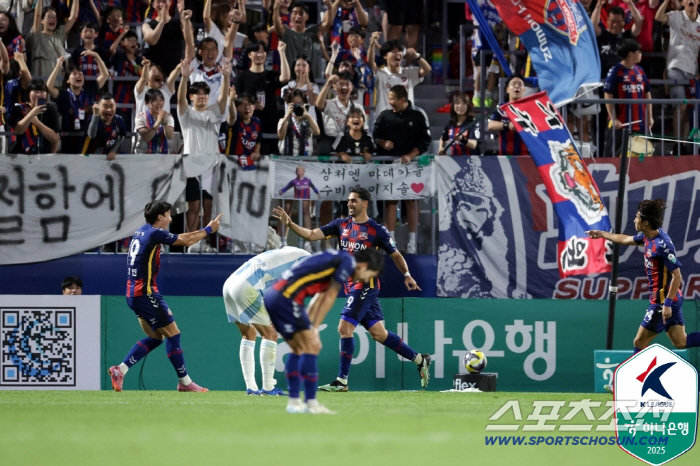 "미친 싸박 5G연속골X멀티골" 수원FC 샤프볼,신태용의 울산에 4-2승…