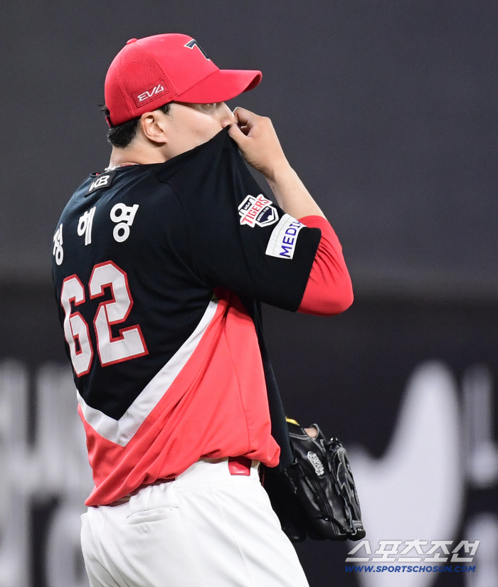 'ERA 7.71 마무리 어쩌나' 이제 충격 트레이드도 없는데…KIA 2패 이상의 타격이다