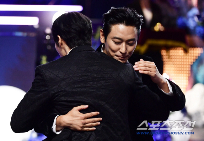 [단독] '남우주연상' 주지훈 "'중증' 작품상에 방방 뛰는 줄 몰랐는데…