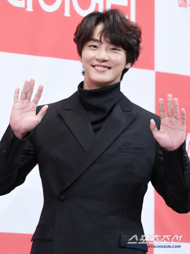 윤시윤, 가정사 첫 고백 "100일도 안돼 엄마와 이별..부르지 못했다"…