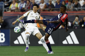 아쉽다 데뷔골! 'MLS 첫 선발' 손흥민, 전반 26분 회심의 슈팅 빗나가...LAFC, 전반 0-0으로 마쳐