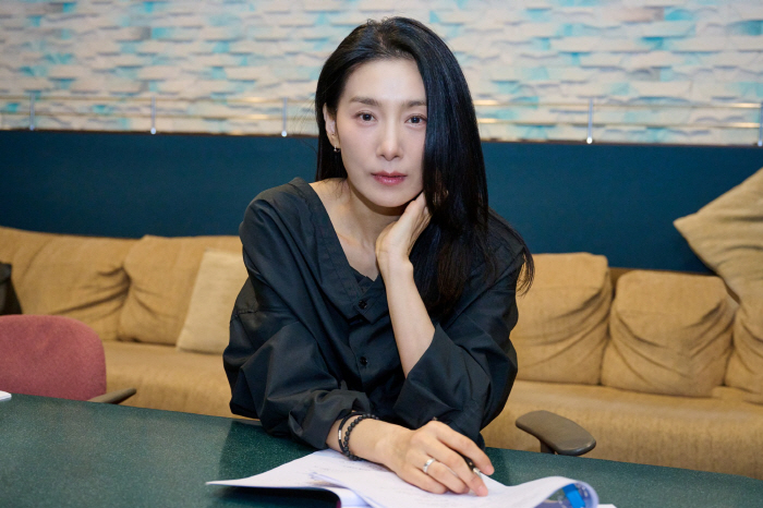 김서형, 다큐 내레이션 소감…"정치나 안보, 전쟁 동향 다큐가 계속 제작되면 좋겠다"[일문일답](월드1945)