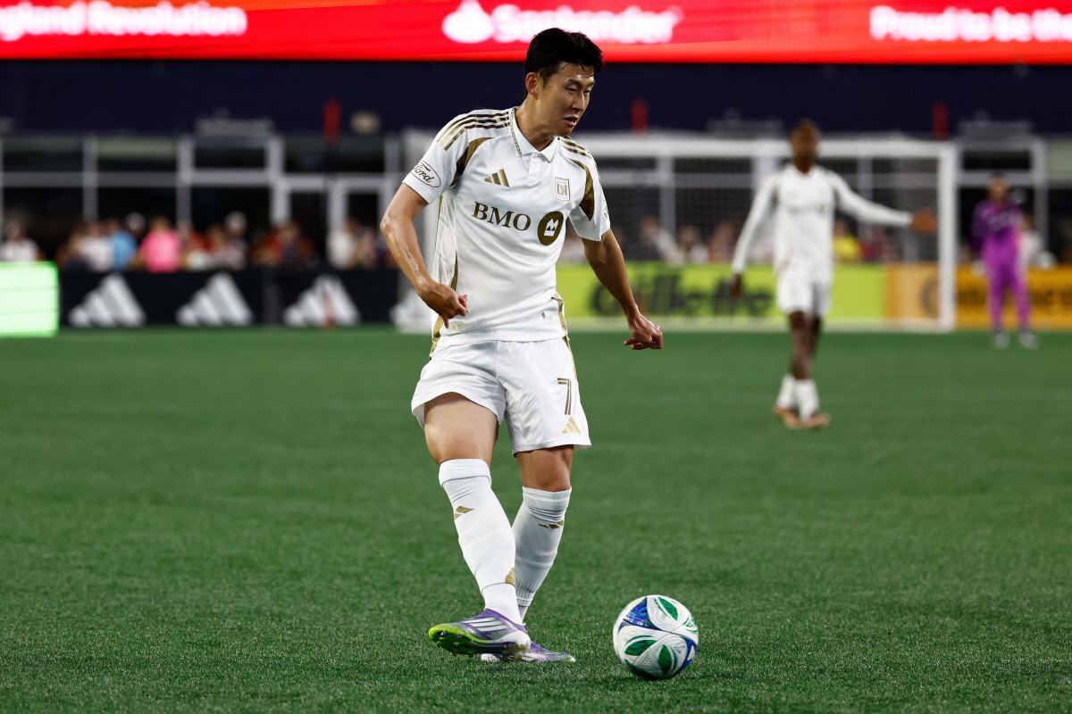 '차원이 달랐다' 손흥민, MLS 레전드 위한 서막...두 경기만에 공격…