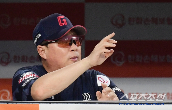 "한화전이 아쉽다" 여전히 떠오르는 충격 역전패 악몽...'8연패' 김태형 감독 "에이스가 끊어줘야" [부산 현장]