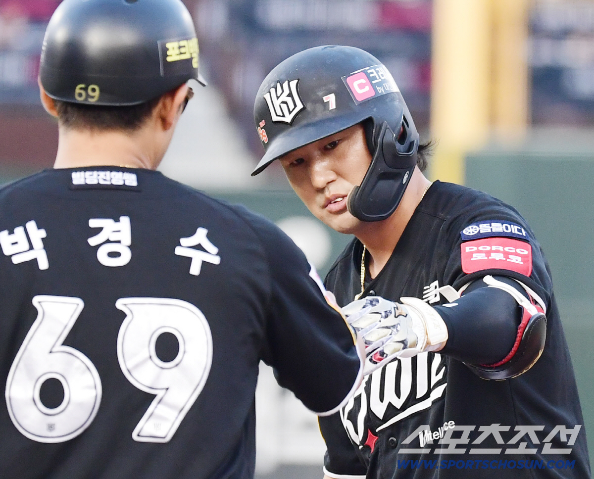 '꼴찌에게 스윕패는 안돼' 번트 실패 김민혁 역전 2루타 반전, 5-3 …