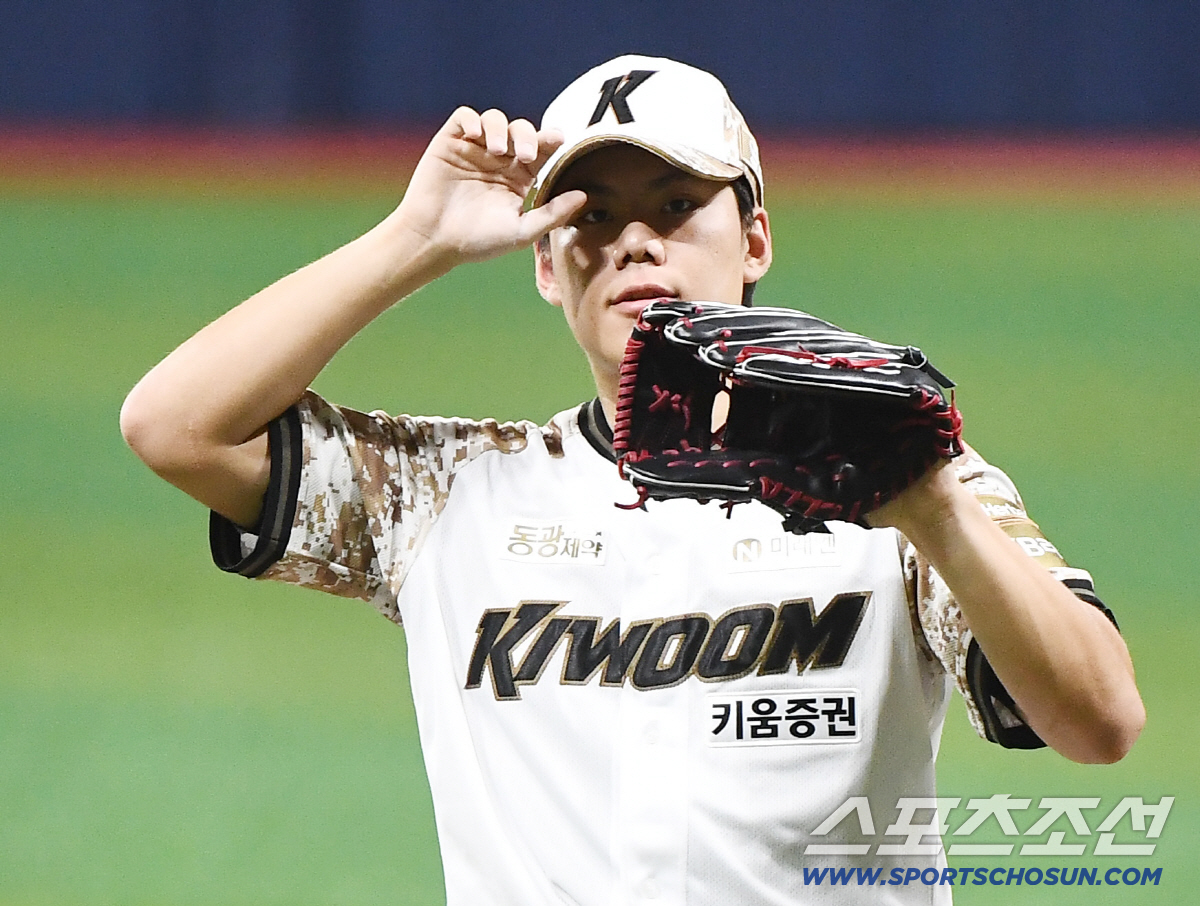 '꼴찌에게 스윕패는 안돼' 번트 실패 김민혁 역전 2루타 반전, 5-3 …