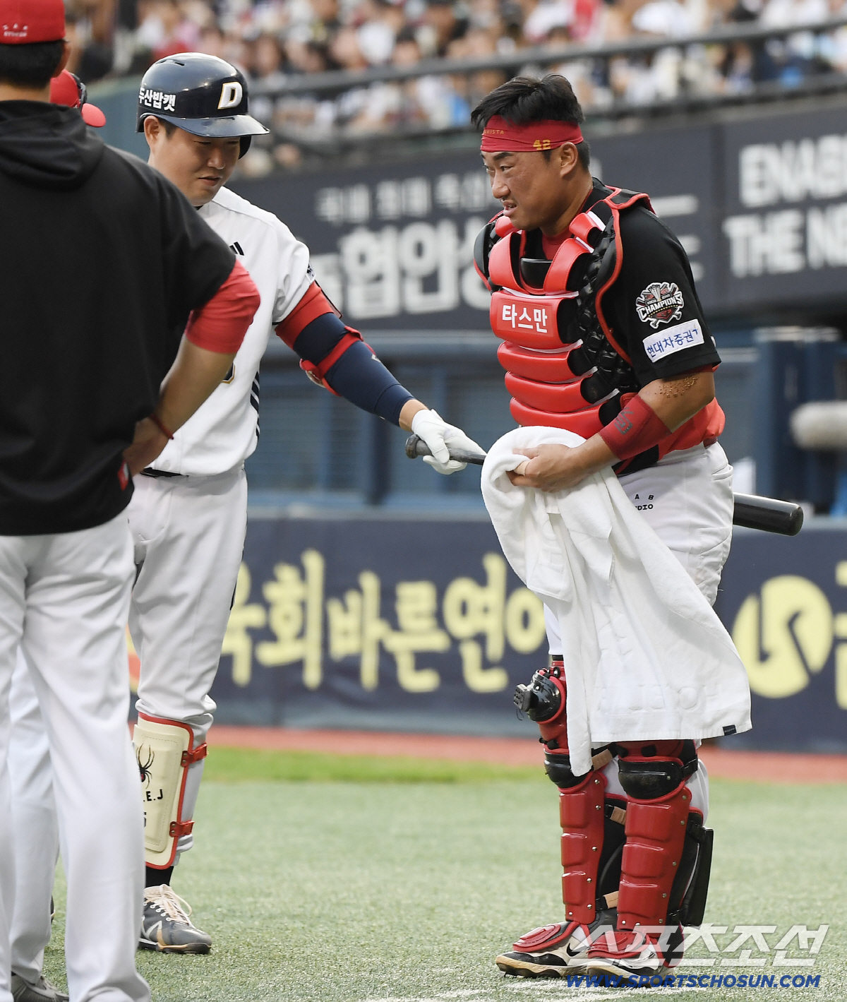 [포토] 사경 헤맨 김태군 위로하는 양의지
