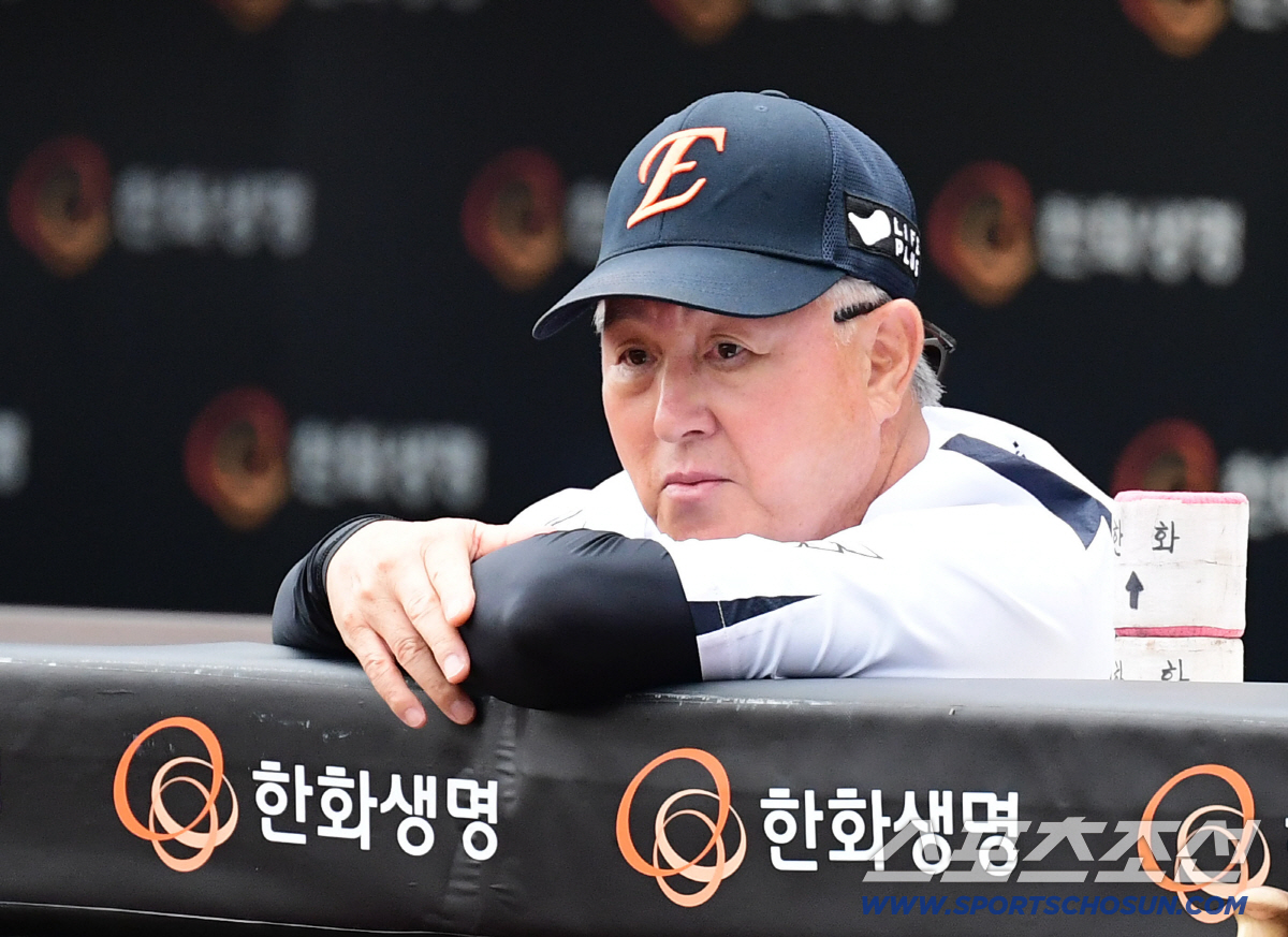 문동주 타구직격 → '산전수전' 다겪은 22년차 老감독도 깜짝 놀랐다 "…