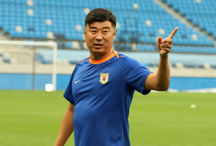 최강희 내쫓더니, 자국 지도자까지 뒤통수…中 황당한 자화자찬 "산둥 여전…