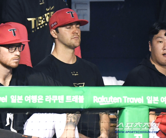 9회 2사 후에도 포기 안한 네일, 희망찬 박수로 단짝 배터리 맞이했다 [잠실 현장]