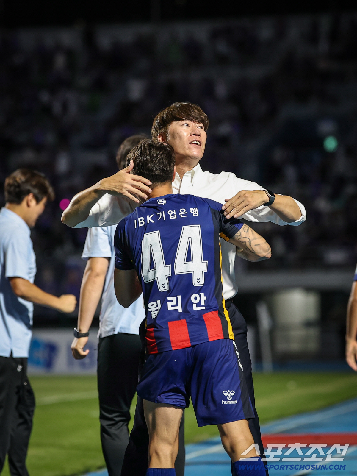 "美친 수엡" 싸박→윌리안→노경호 이구동성 '샵버지' 김은중 감독 샤라웃…