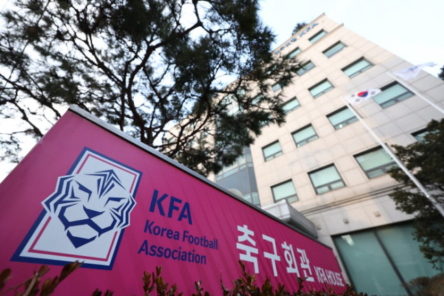 [K리그 뒤흔드는 심판 카르텔]①'예고된 인재' 오심 인정에도 '탓탓탓'…