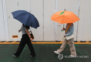 중부지방 곳곳 비…체감 33도 안팎 무더위는 계속