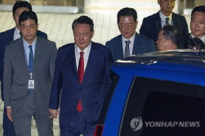 尹 '내란특검 추가기소' 재판 본격 시작…오늘 첫 준비기일