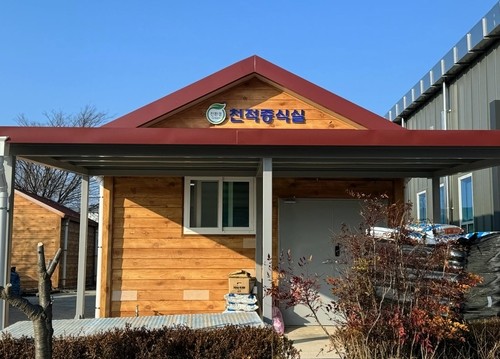 천적으로 해충 잡는다…군산시, 뿌리이리응애 무상 공급