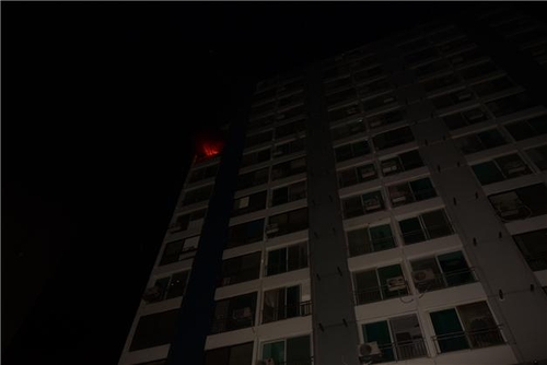 쌍문동 아파트 불나 170명 대피…'불질렀다' 횡설수설 40대 조사(종합)