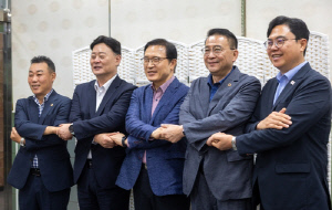 임태희 경기교육감, 도의회에 '여야정 협치위원회' 제안