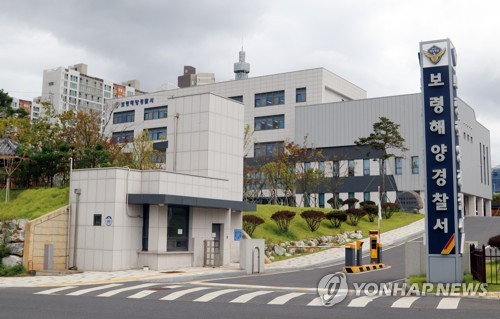 효자도→대천항 운항 여객선 방향키 고장…해경 승객 3명 구조
