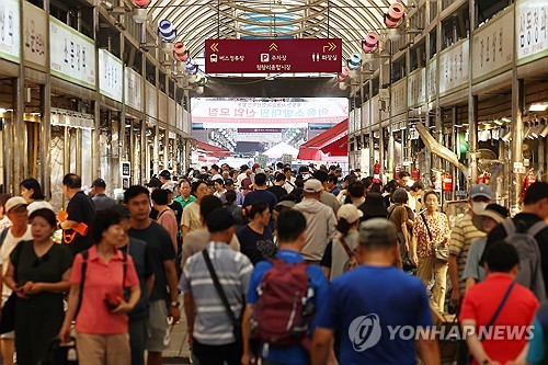 '경기부양'vs'하방압력 완화'…증권가, 8월 금리향방 갑론을박
