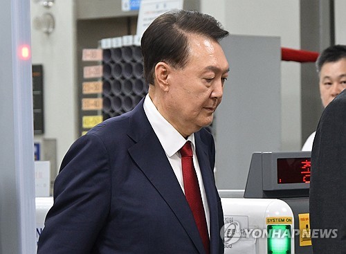 尹 '내란특검 추가기소' 재판 첫 준비기일…법원 "신속진행"
