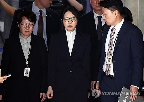 검찰, '허위경력 교원임용' 김건희 불기소…"공소시효 지나"