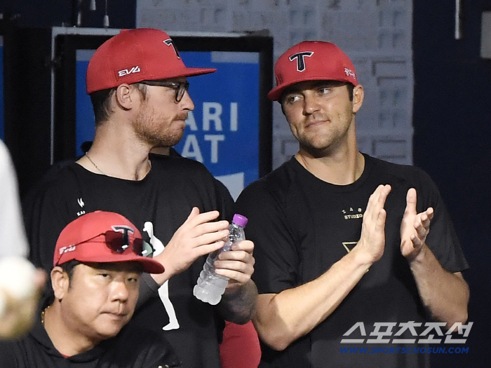 "올러 리드는 양의지" 시크함의 충돌, 에이스 쾌투 이끄는 주전포수의 스타일 차이→안방 황금 분할의 출발점