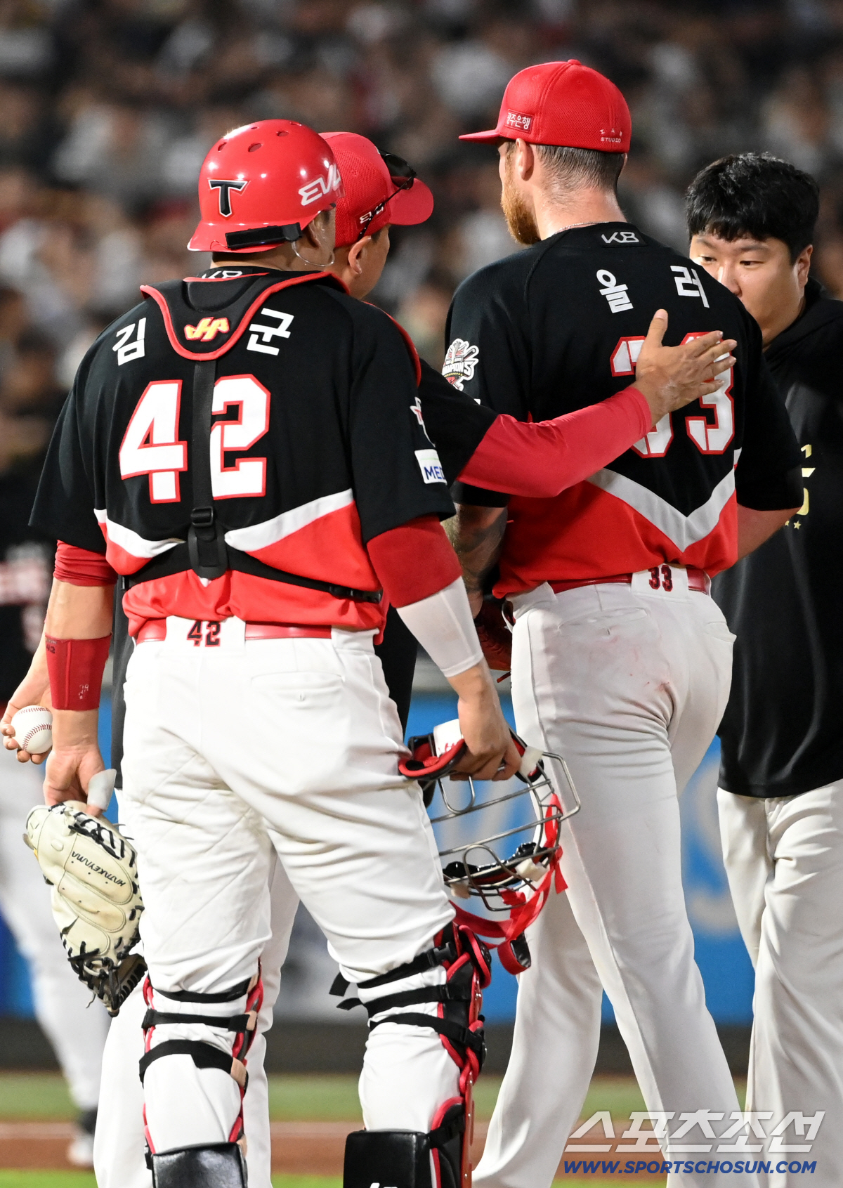 "올러 리드는 양의지" 시크함의 충돌, 에이스 쾌투 이끄는 주전포수의 스…
