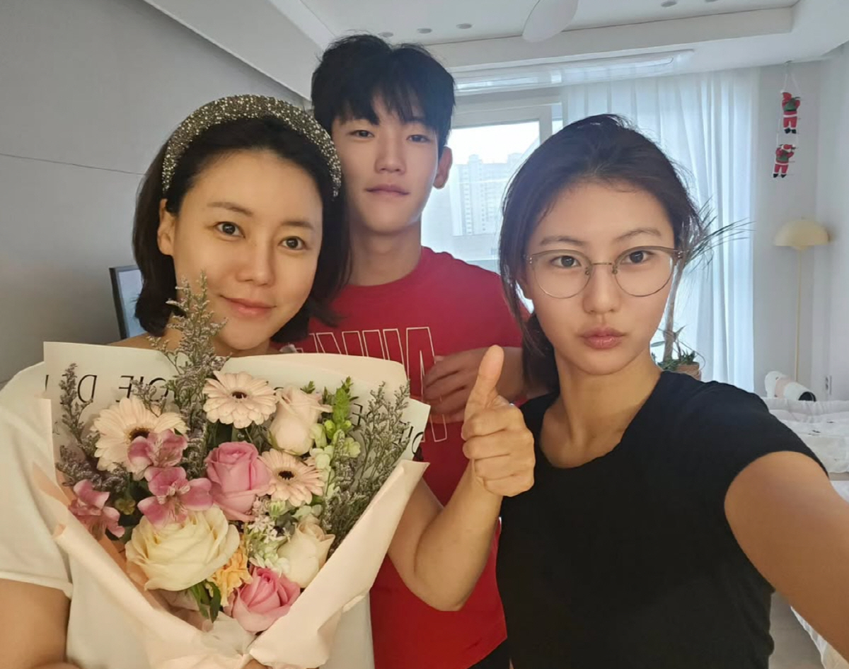'송종국 딸' 송지아, KLPGA 프로골퍼 됐다..박연수 감격 "너무 잘…