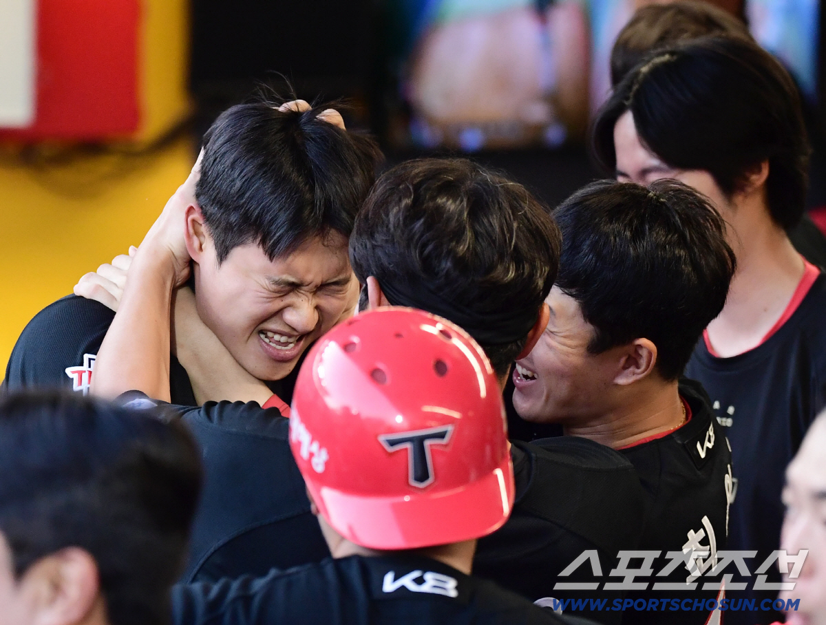 '0.429' KIA 퓨처스 폭격기 다시 반짝인다, '5강 위태로운데' …