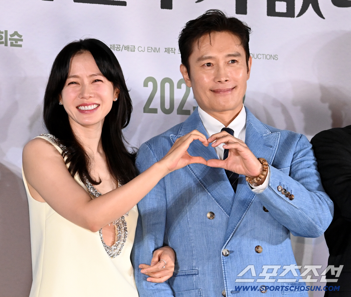 [SC현장] "깐느 박 아닌 천만 박?"…박찬욱 감독, 이병헌♥손예진 손…