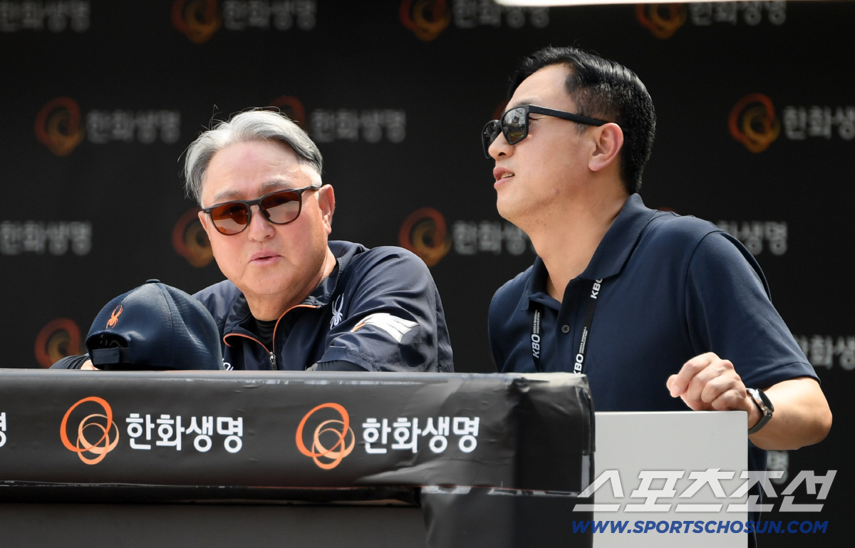 [포토] 김경문 감독-최원호 해설위원 '한화라는 공통점'
