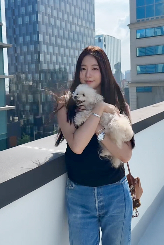 김사랑, 이 미모 47세라고?...몸매→머리결까지 철저한 '자기관리'