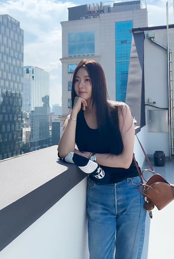 김사랑, 이 미모 47세라고?...몸매→머리결까지 철저한 '자기관리'