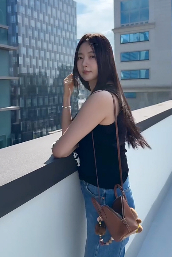 김사랑, 이 미모 47세라고?...몸매→머리결까지 철저한 '자기관리'