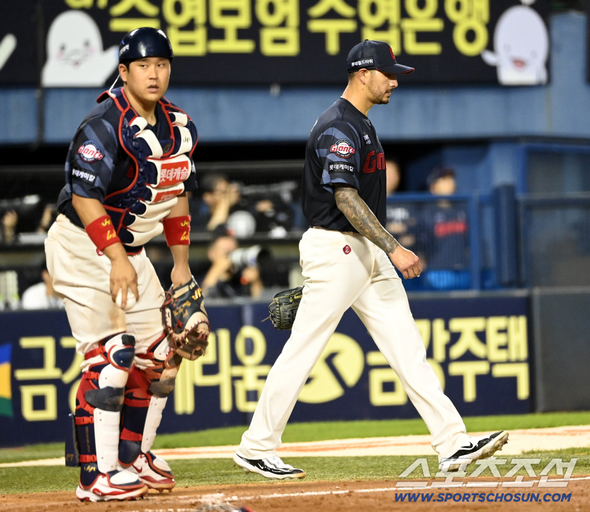 37세 김현수가 1루에서 홈까지? 롯데의 허술한 중계플레이, LG에 완벽…