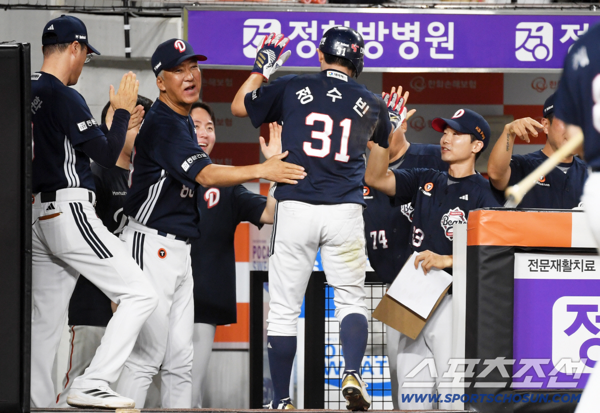 미친 곰 5연승, 독수리 날개 꺾었다! → 조성환 5할 달성! 두산, 한…