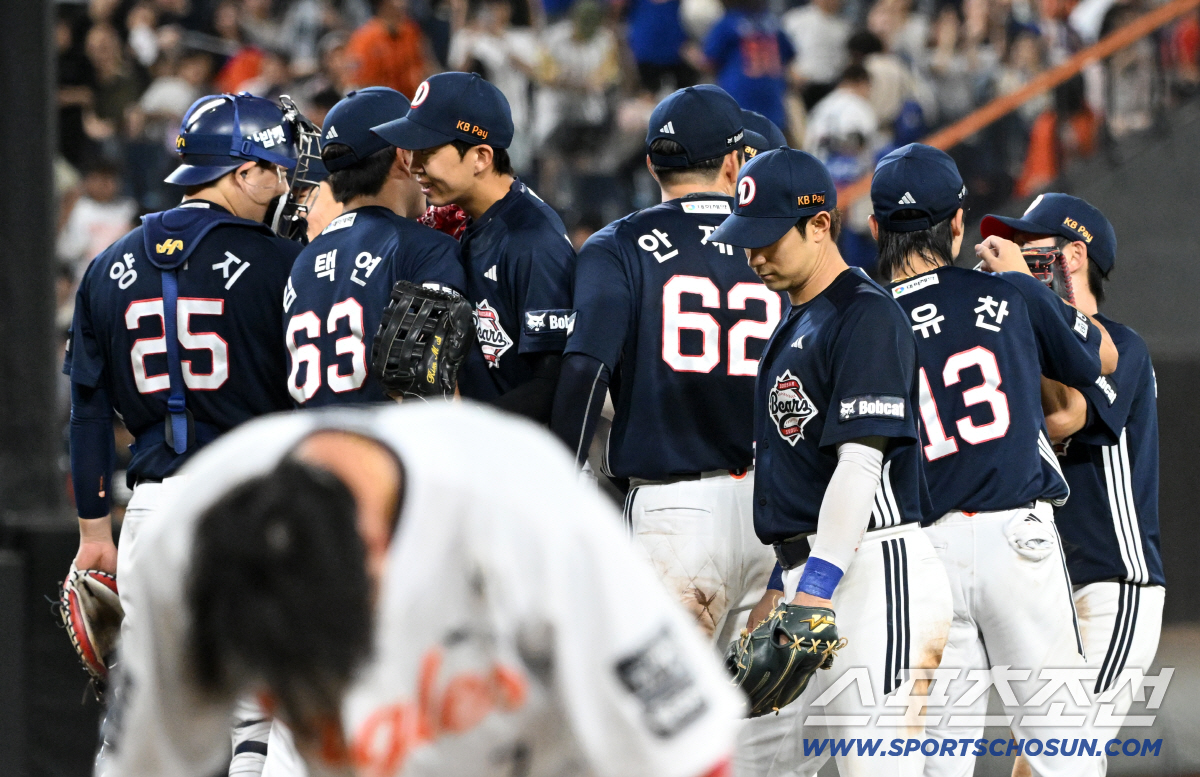 '5할 달성' 기적이다! 조성환 두산 감독대행 감격 → "모두가 강한 집…
