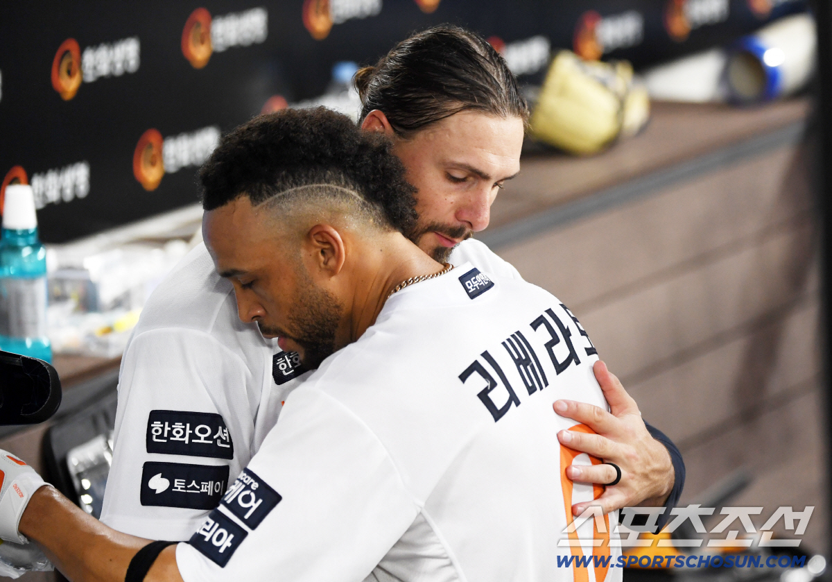 '실책을 홈런으로 갚다' 경기 내내 미안해하던 리베라토 품은 와이스...…