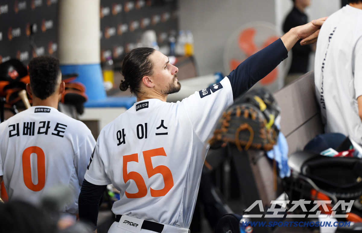 '실책을 홈런으로 갚다' 경기 내내 미안해하던 리베라토 품은 와이스...…
