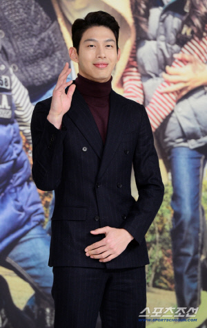'상간남 피소' UN 최정원, 전여친 스토킹·특수협박 혐의 입건 