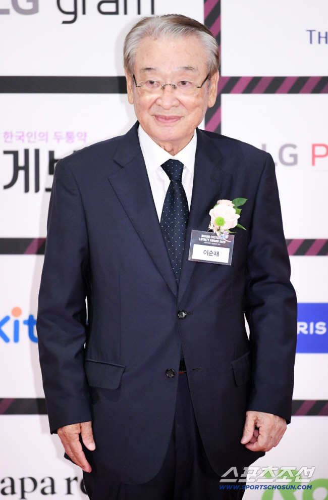 이순재 "건강 이상이라니? 말도 안 돼..근력 재활 中 차기작도 준비"[…