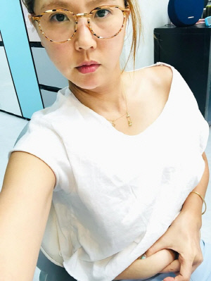 '주영훈♥' 이윤미, 뱃살 꼬집은 과감 인증샷 