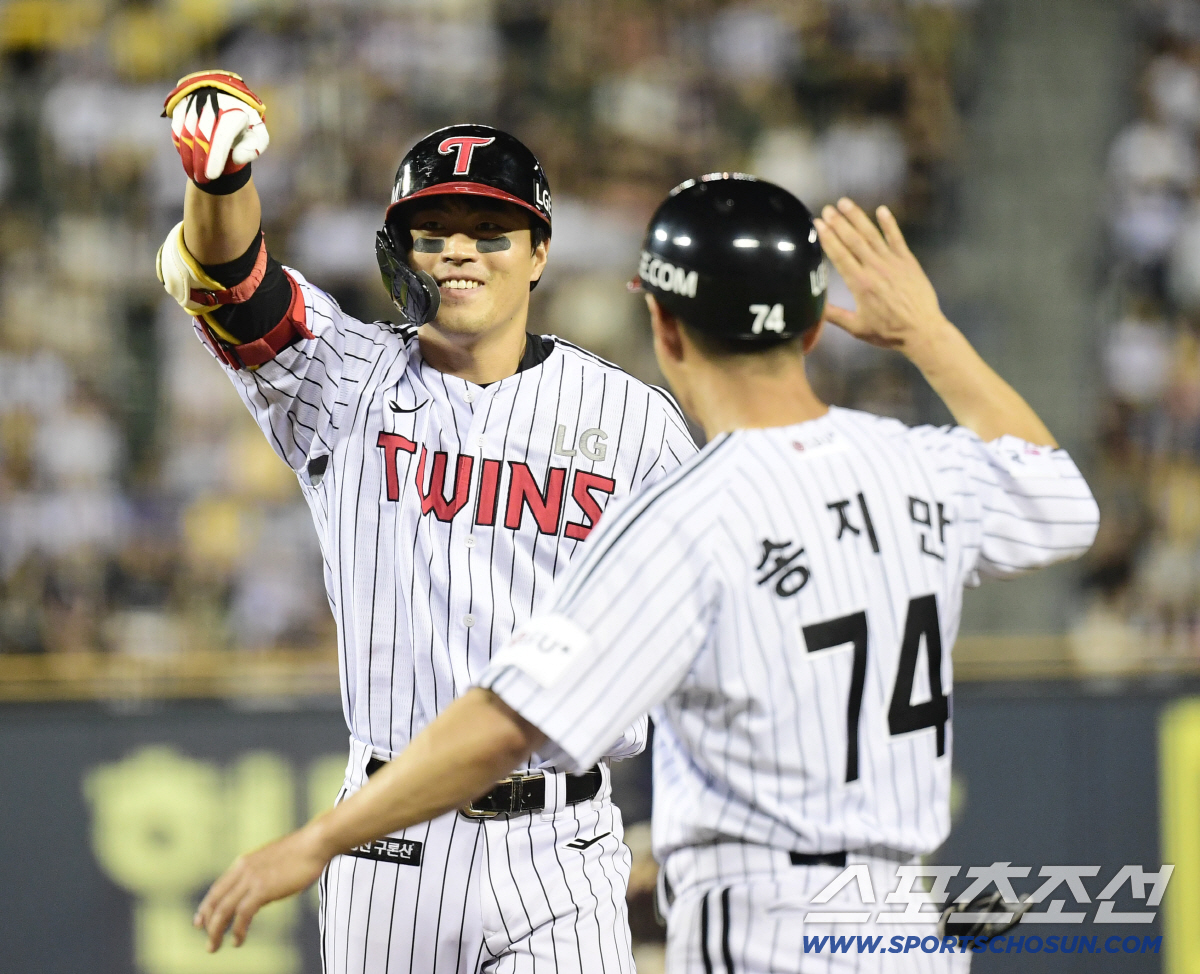 5-3 역전승 LG 70승 선착. 정규리그 우승확률 77.1% 잡았다. …
