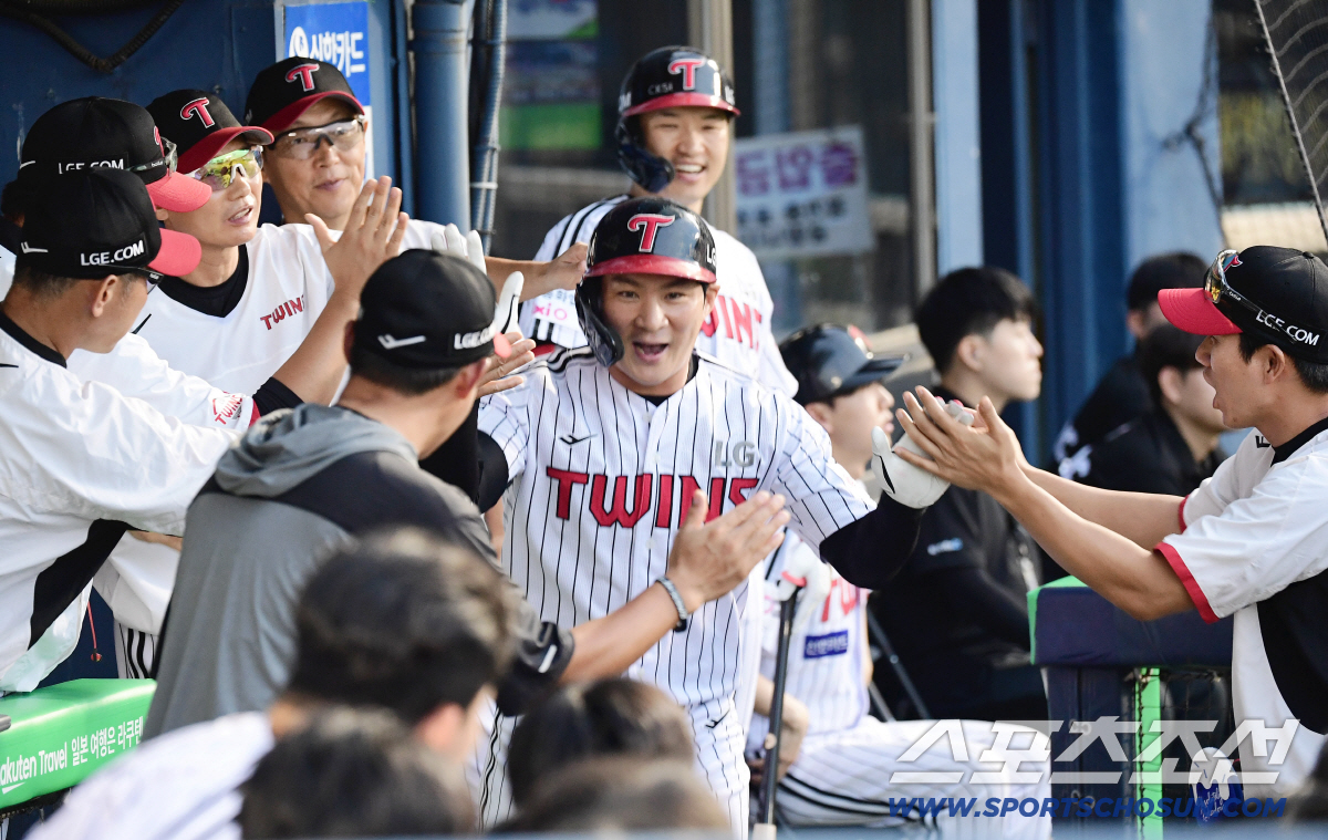 5-3 역전승 LG 70승 선착. 정규리그 우승확률 77.1% 잡았다. …