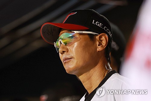 염경엽 LG 감독 "체크 스윙 판독 기준 75도나 80도가 공정"