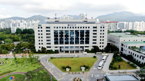 안양시 아파트에 수년째 출처를 알수 없는 검댕 출현…시민 불안
