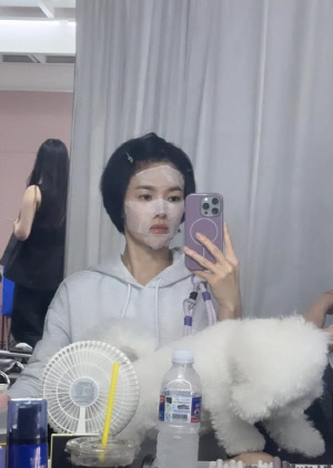 팩 붙인 송혜교, 강민경 욕하고 한소희 홀린 치명적 귀여움[SCin스타]