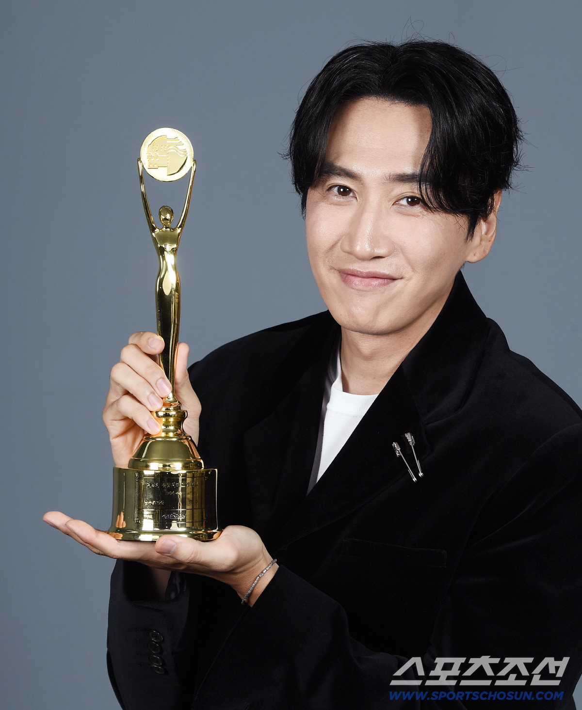 [단독] '악연' 남우조연상 이광수 "유재석 형 축하에 울컥..'청룡'에…
